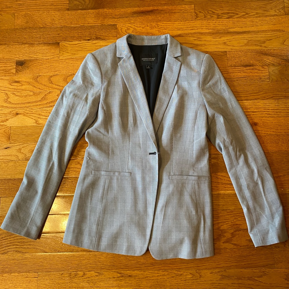 Banana Republic mid-length blazer size small